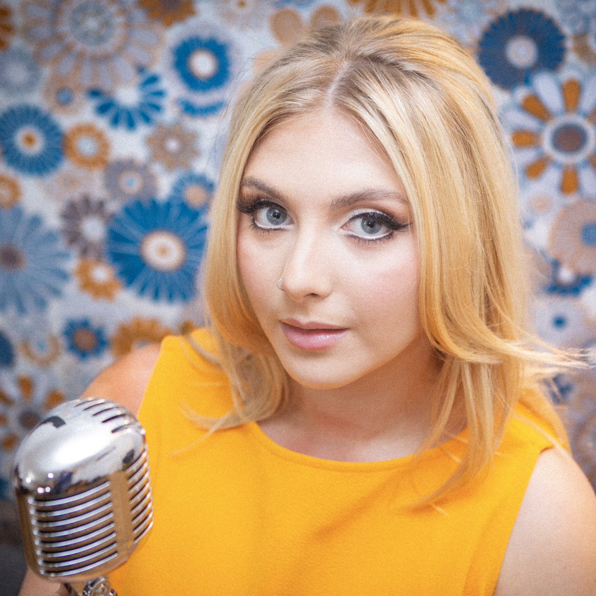 sophiegsinger's tweet photo. Oh go on then…

‘The Boys’ is out next Thursday 24th October!! Super duper excited for this one 💛 make sure ya pre-save through the comments 🎙️

📸 @mwx2 https://t.co/erq8VJ5BsS