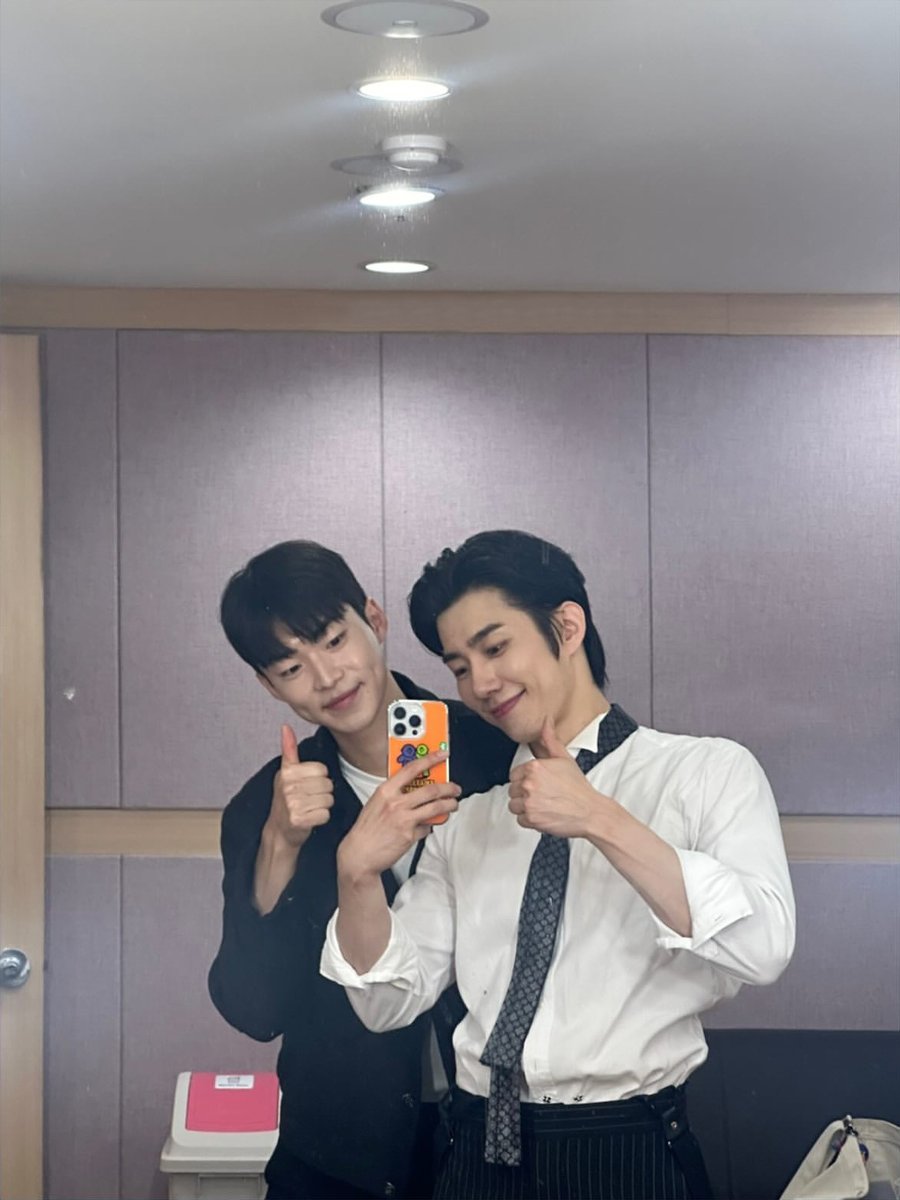 tomystar_purple's tweet photo. 글씨 지우고 좌우반전 ~~!! https://t.co/1hJspnKU1D