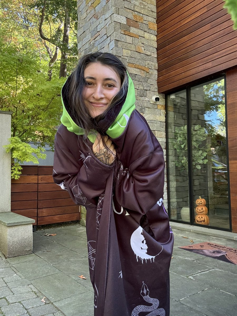 levelupdub's tweet photo. FRIENDSSSSS !! 

EXTREMELY COZY LEVEL UP CLOAK AND BEANIE DROPPING 🌕💚🌙🔮

TOMORROW 2pm EST!! https://t.co/OC83TaY133