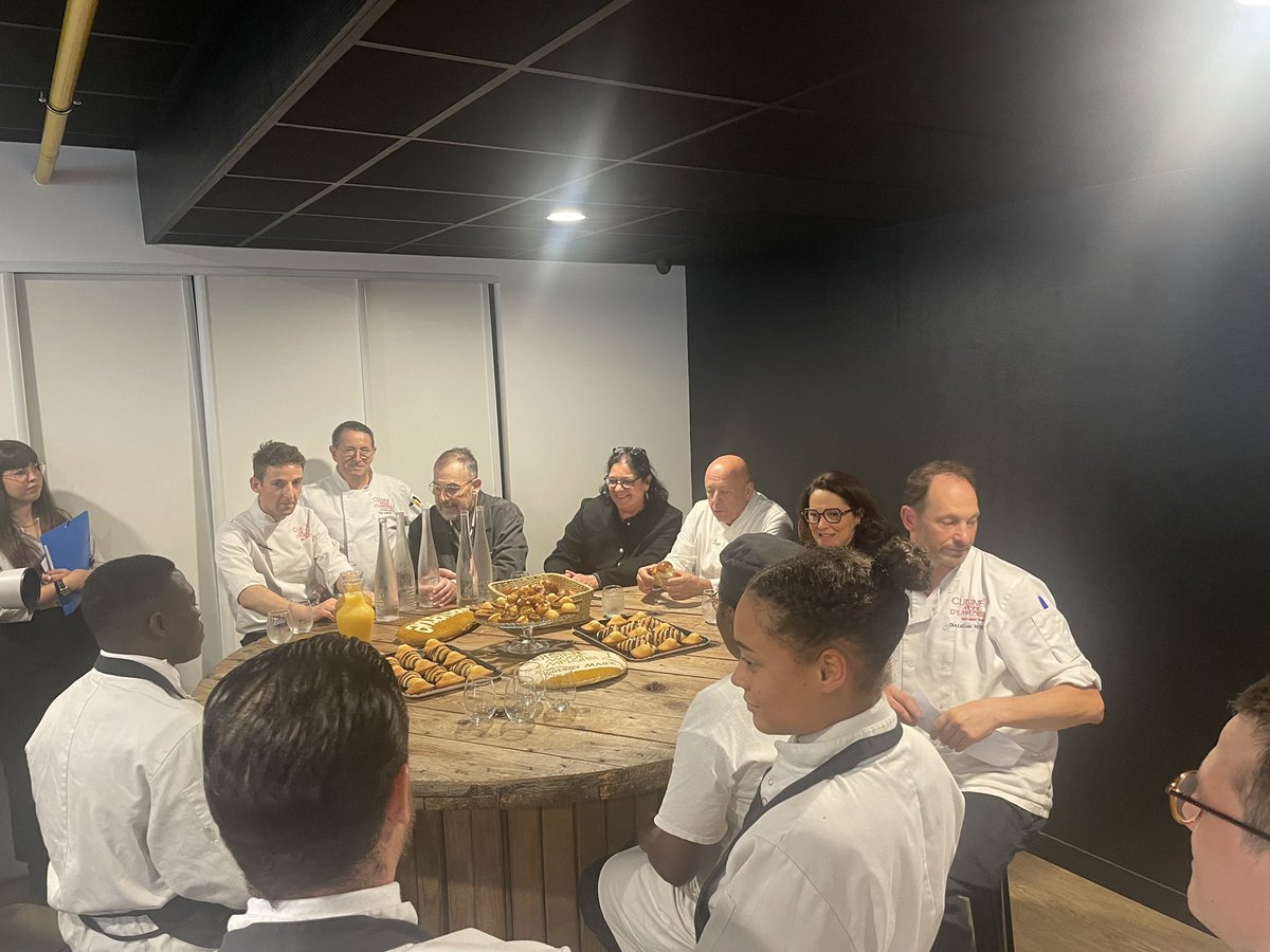 Aujourd’hui, nous avons eu l'honneur d'accueillir Marina FERRARI, Ministre du Tourisme, à @CuisineModeDEmplois ! 🍽️ Une belle rencontre autour de la gastronomie et des projets de nos stagiaires. Merci à Mme FERRARI pour son soutien ! 🇫🇷🌍 

#Gastronomie #Tourisme #Formation