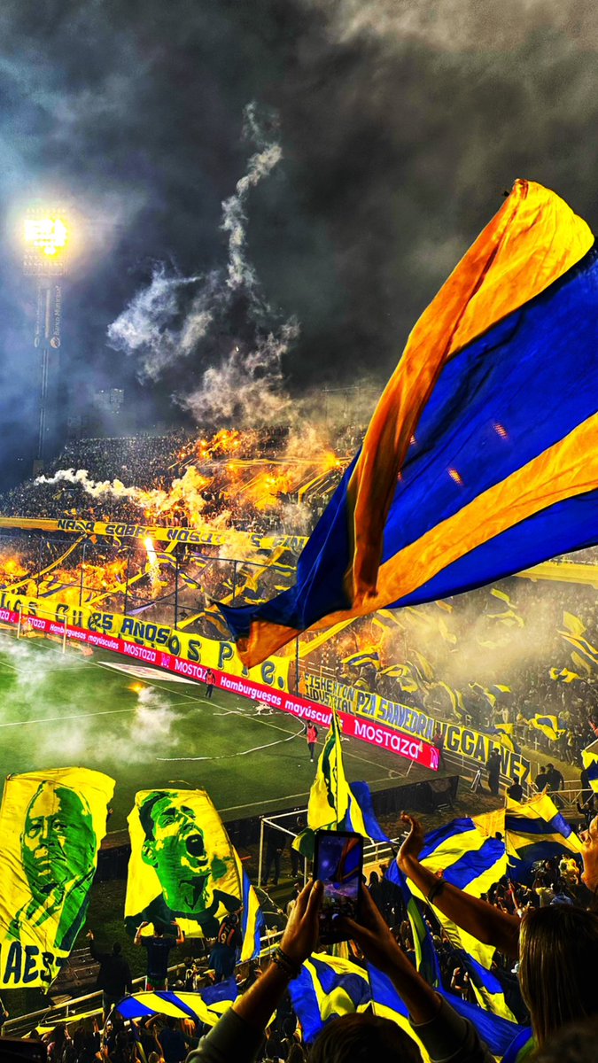 Maradona:"Central, lógicamente con un estadio en llamas,sacó provecho"
De Rossi:Rosario fue el escenario correcto para terminar mi carrera una hinchada increíble, una atmósfera absurda.
Mourinho:Vi un partido entre RC y Mineiro, recuerdo una atmósfera increíble, una enorme pasión