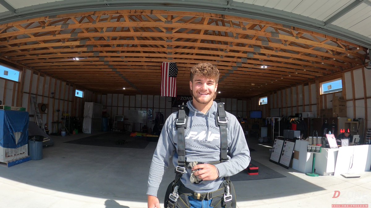 DZONESkydiving's tweet image. Come with me and I will show you the way #freedom #dzone #parma #blueskies #summer #fall #greatness