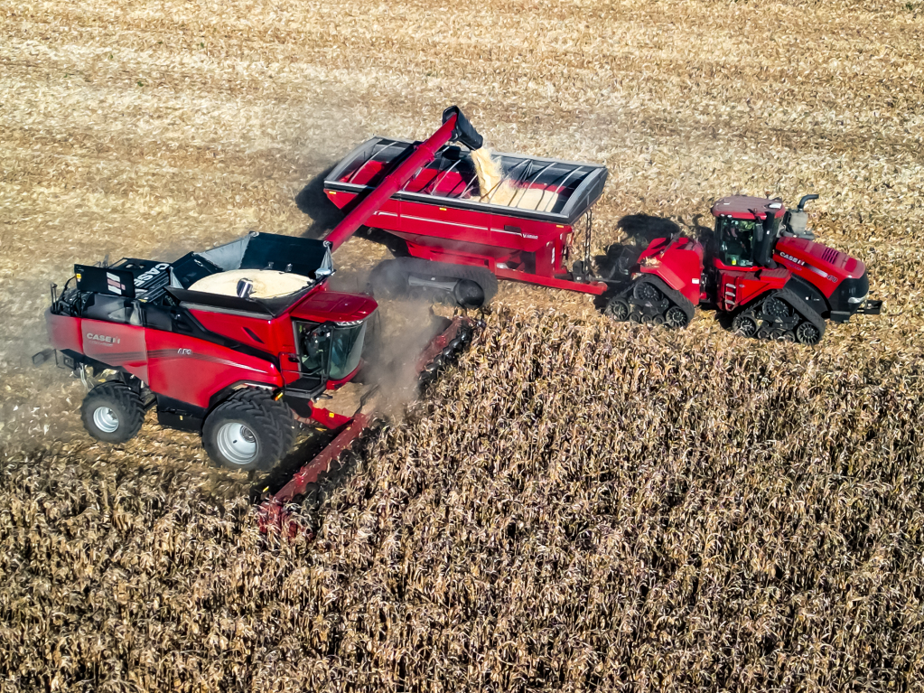 Birkeys's tweet photo. The new @Case_IH #AF9 combine delivers capacity, power, and performance! We saw it in action at #WendlingFarms. The AF9 is ready to handle any crop. Contact your local Birkey's Farm Store to learn more!
#CaseIH #Harvest #Combine #NewEquipment #BirkeysFarmStore https://t.co/7FqveIGB13