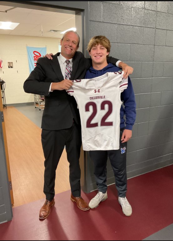 patrick_belyeu's tweet image. One of our senior traditions is to give our jerseys to a teacher that has made an impact on our high school career. I gave mine to Dr. Bourdon.#Seniorweek 
@CoachJoeRocconi @CoachLoganJohns @CHSDragonFB