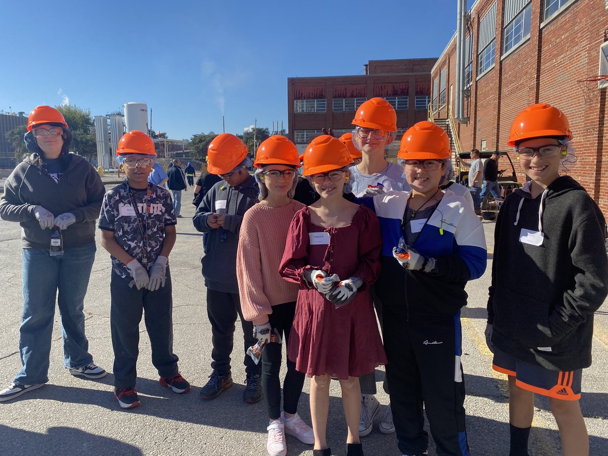 MissWalkerNGMS's tweet photo. I got to go with the 7th grade to Ingredion to see how starch is made! @NGMSGators https://t.co/2WnYEdGCKB