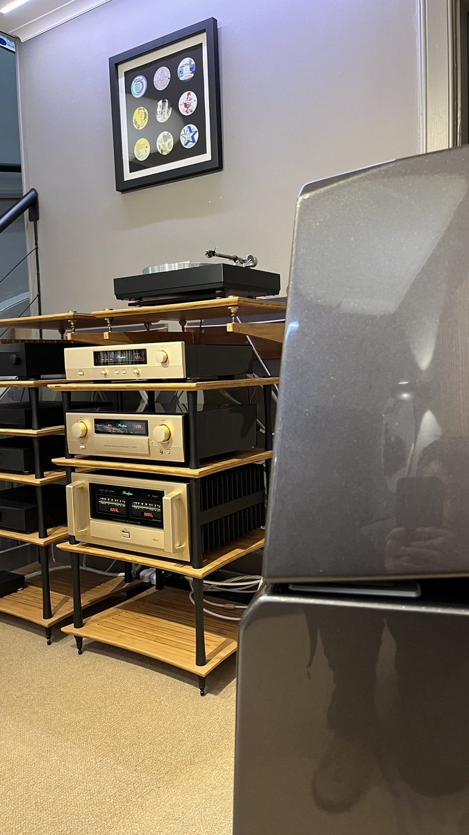 LoudClearHiFi's tweet photo. MusicWorks have kindly lent us a fantastic Accuphase pre/power combo - The C-2900 preamplifier, which is only bettered by the C-3900, and the recently launched 65wpc full Class A A-80 power amplifier. 

Sources are Linn LP12 and dCS Rossini DAC. https://t.co/BNBdzIhuXN