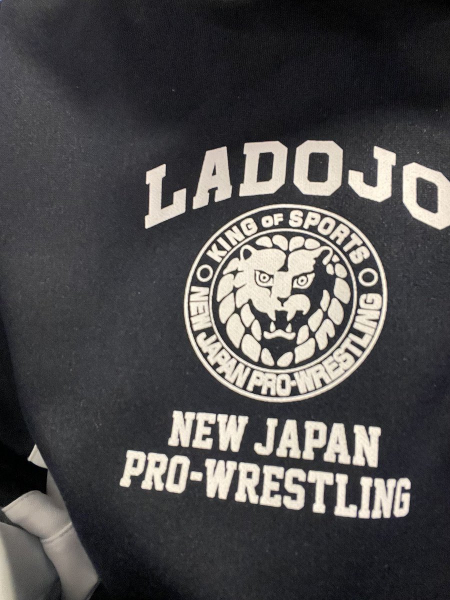 KazuTheRonin's tweet image. Today’s Stance is Hunger/Combat

Sporting my LA Dojo Track Jersey while waiting on my BBQ but found a Muay Thai class behind the establishment.

Tracksuit Jersey from @soulsports1 

#SoulSports #NJPW #KBBQHealsTheSoul