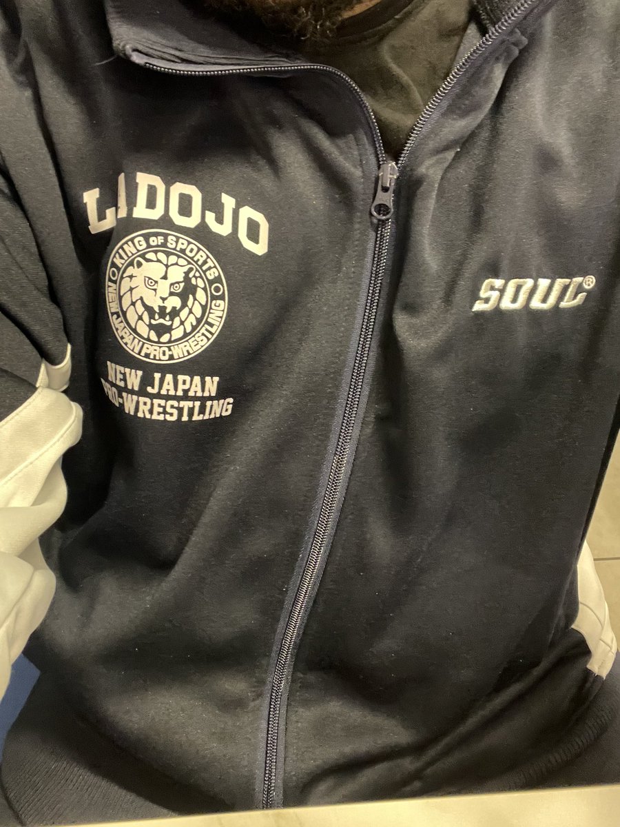 KazuTheRonin's tweet image. Today’s Stance is Hunger/Combat

Sporting my LA Dojo Track Jersey while waiting on my BBQ but found a Muay Thai class behind the establishment.

Tracksuit Jersey from @soulsports1 

#SoulSports #NJPW #KBBQHealsTheSoul