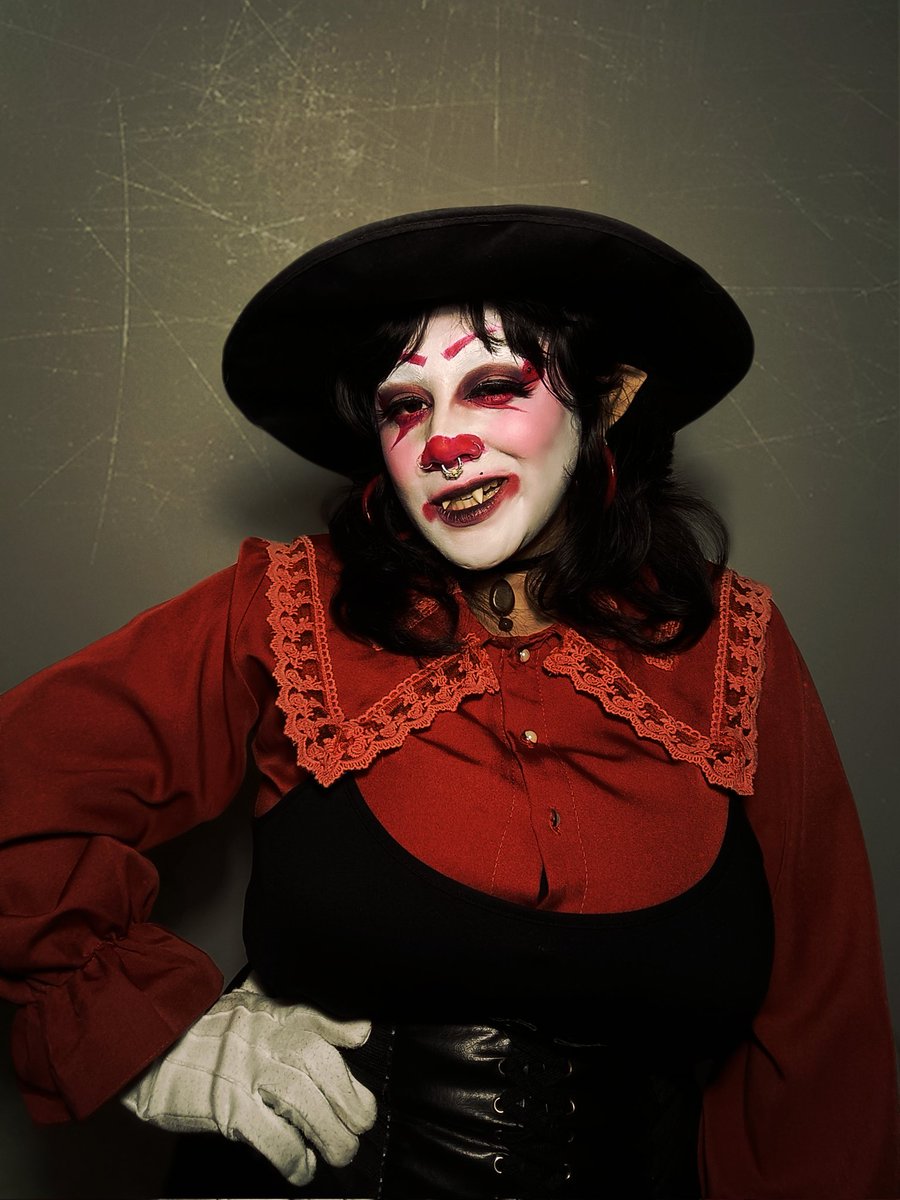 fragile_opal's tweet photo. Ever wonder what immortality looks like? Well you're looking at her, 300 years young baby.

#vampire #halloween #clown #clowngirl https://t.co/C4yzIPHN86