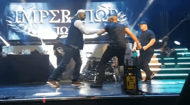 Kind: lässt das Eis fallen 

Thomas Gottschalk: