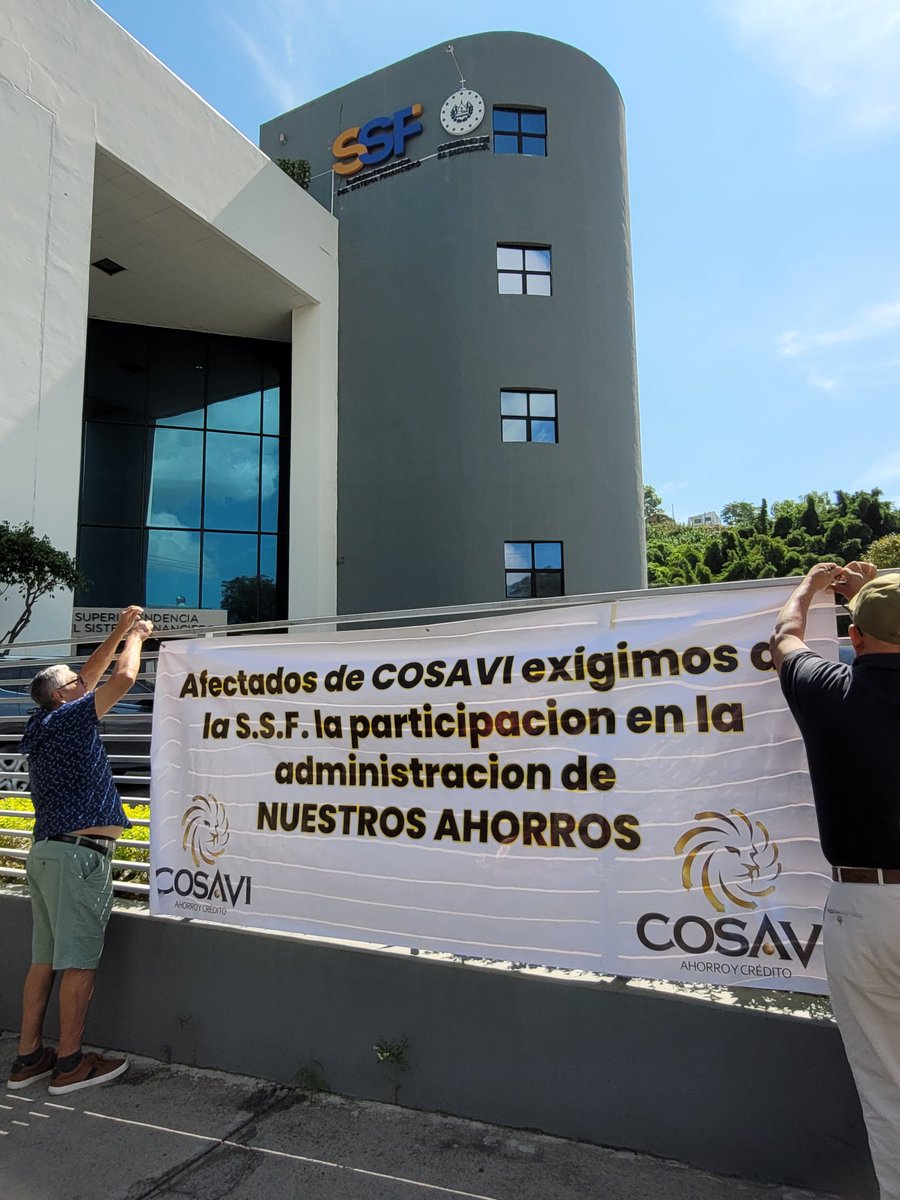 InformaTV_'s tweet photo. Afectados por el fraude de COSAVI se congregan en @SSF_ElSalvador para exigir que se agilice el reintegro de sus ahorros 💰🔄 y que se les permita opinar sobre el método de devolución. #COSAVI #Reintegro #Ahorros #ElSalvador
📸Cortesía: @LPGJudicial
#ITVX https://t.co/mIcGX63HTS