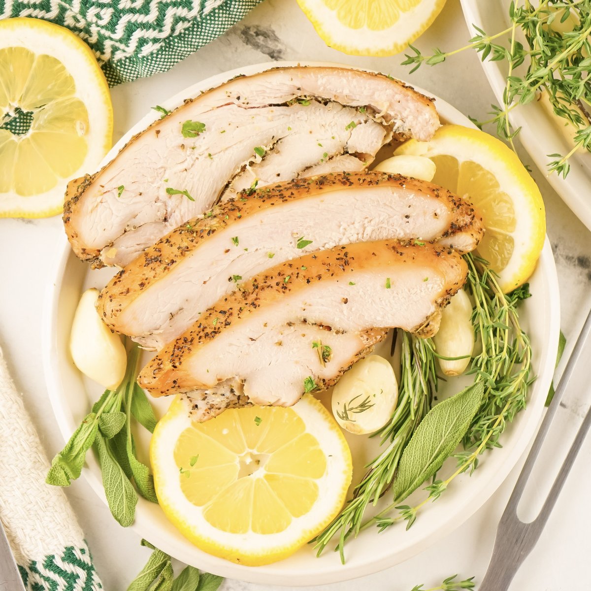Smoked Turkey Breast 💛 View and print recipe: bit.ly/44Usakz 

Pin it for later: bit.ly/3ECvVjE Make this mouthwatering Smoked Boneless Turkey Breast for a weekend dinner, Thanksgiving or Christmas! Perfectly tender, moist and full of buttery herb flavor!