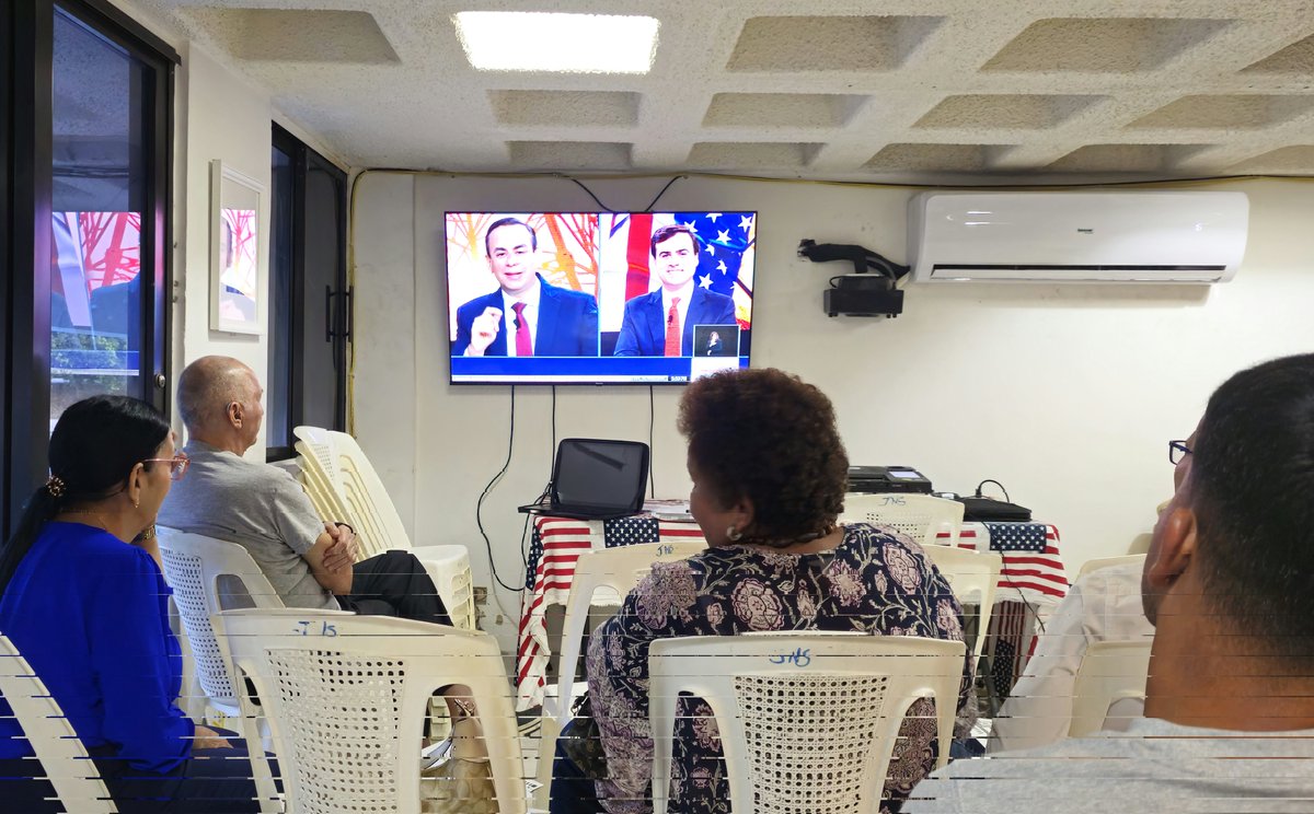 lcdorusse's tweet photo. Desde el comite d mi representante @RepJorgeNavarro EL UNICO Q NO PARA D TRABAJAR X SU GENTE. Igual q @VillafanePR , incansables servidores públicos. #DebateDC https://t.co/N2okeaGoZ9