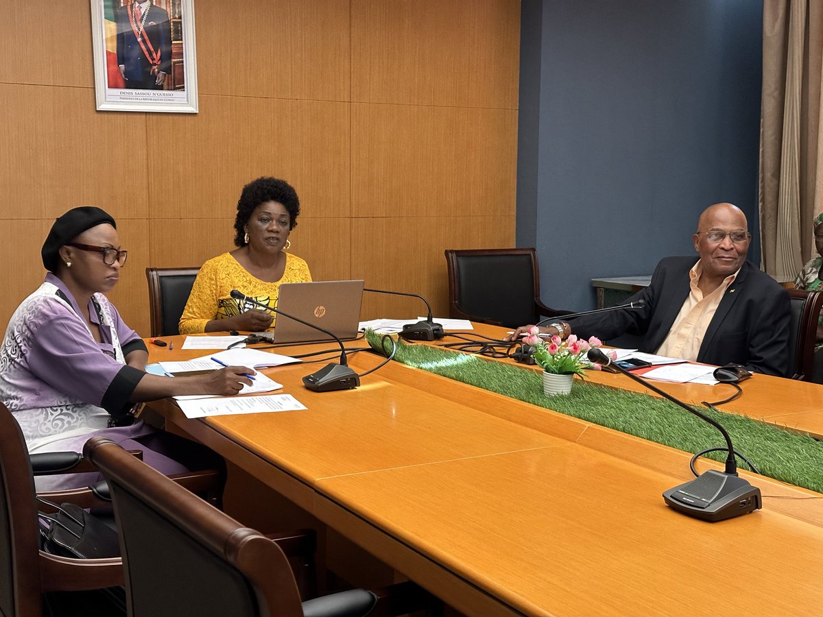 EmbCongo_ve's tweet photo. Grupos de Amistad Parlamentaria de Vzla y Congo sostienen reunión virtual, abordando el Foro Parlamentario Mundial contra el Fascismo, así como el establecimiento de una hoja de ruta, entre otros temas.
@CancilleriaVE @yvangil 
#DiplomaciaBolivarianaDePaz
#DiplomaciaParlamentaria https://t.co/VpKcQ3qGxa