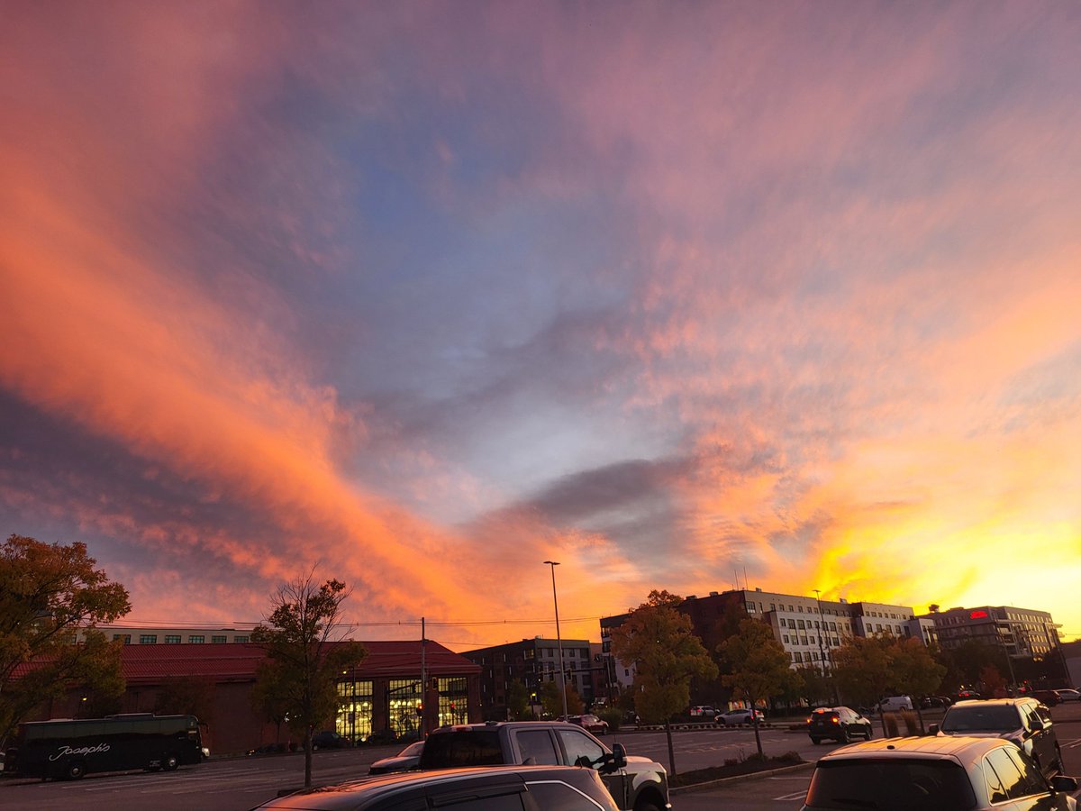 MattHotaling's tweet photo. Target parking lot sunsets be like: https://t.co/lJW6ANKyyR