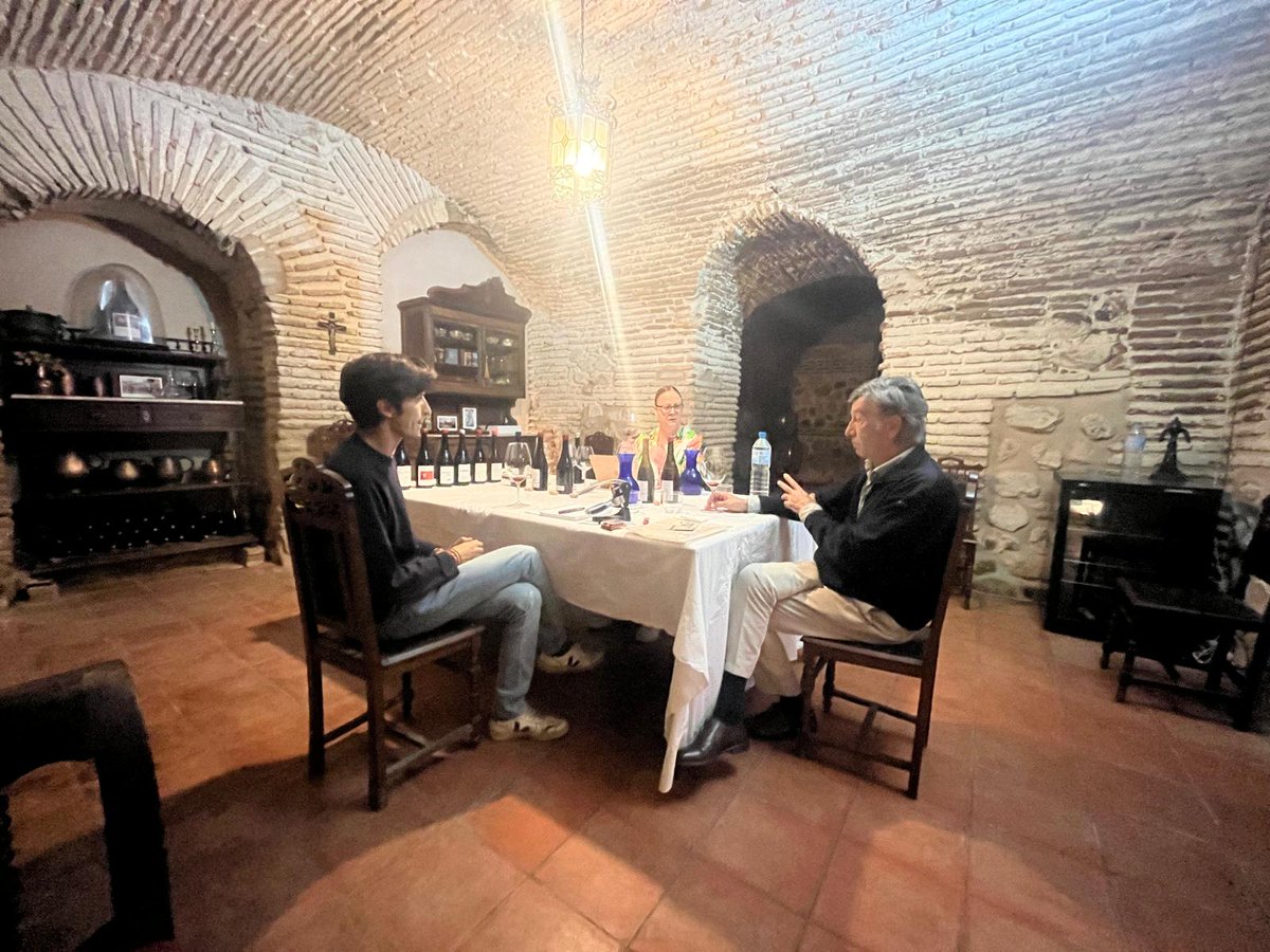 DOMentrida (@domentrida) on Twitter photo 🍇🌱Ayer fue el último día de viaje de <a href="/BethcWillard/">Beth Willard</a> por la #DOPMéntrida, tres intensos días que culminaron en dos bodegas muy emblemáticas: #AlonsoCuestaBodegas y <a href="/laverdosa/">Bodegas Arrayán</a> ✨🥰 ¡Muchísimas gracias por tu visita, esperamos que hayas disfrutado tanto como nosotros!🤗❤️ 🍇🌱Ayer fue el último día de viaje de <a href="/BethcWillard/">Beth Willard</a> por la #DOPMéntrida, tres intensos días que culminaron en dos bodegas muy emblemáticas: #AlonsoCuestaBodegas y <a href="/laverdosa/">Bodegas Arrayán</a> ✨🥰 ¡Muchísimas gracias por tu visita, esperamos que hayas disfrutado tanto como nosotros!🤗❤️