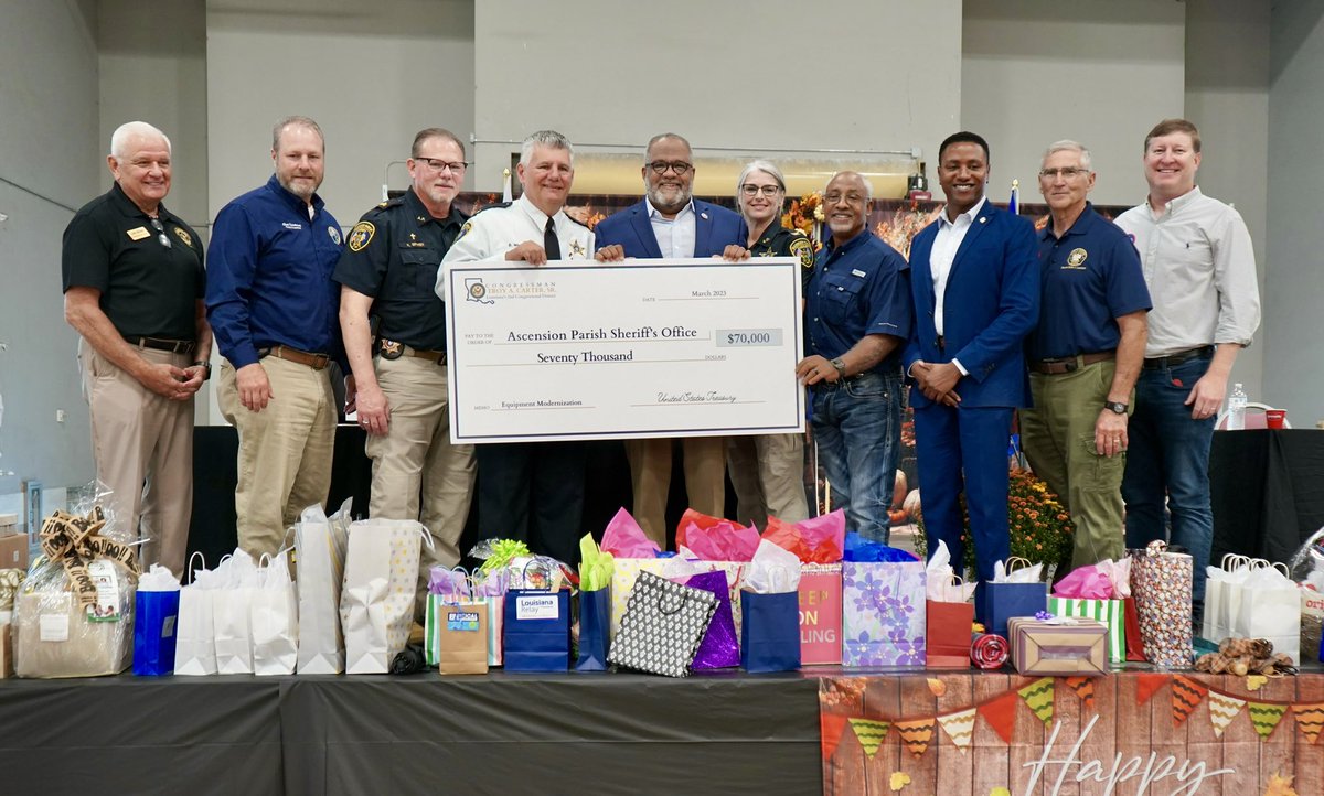 RepTroyCarter's tweet image. I’m committed to making sure every parish in #LA02 receives the resources they need. I was proud to present $70,000 to the @ascensionparish Sheriff’s Office and $12,400 to the @stjamesparishla Sheriff’s Office, both of which I personally selected for #CommunityProjectFunding.…