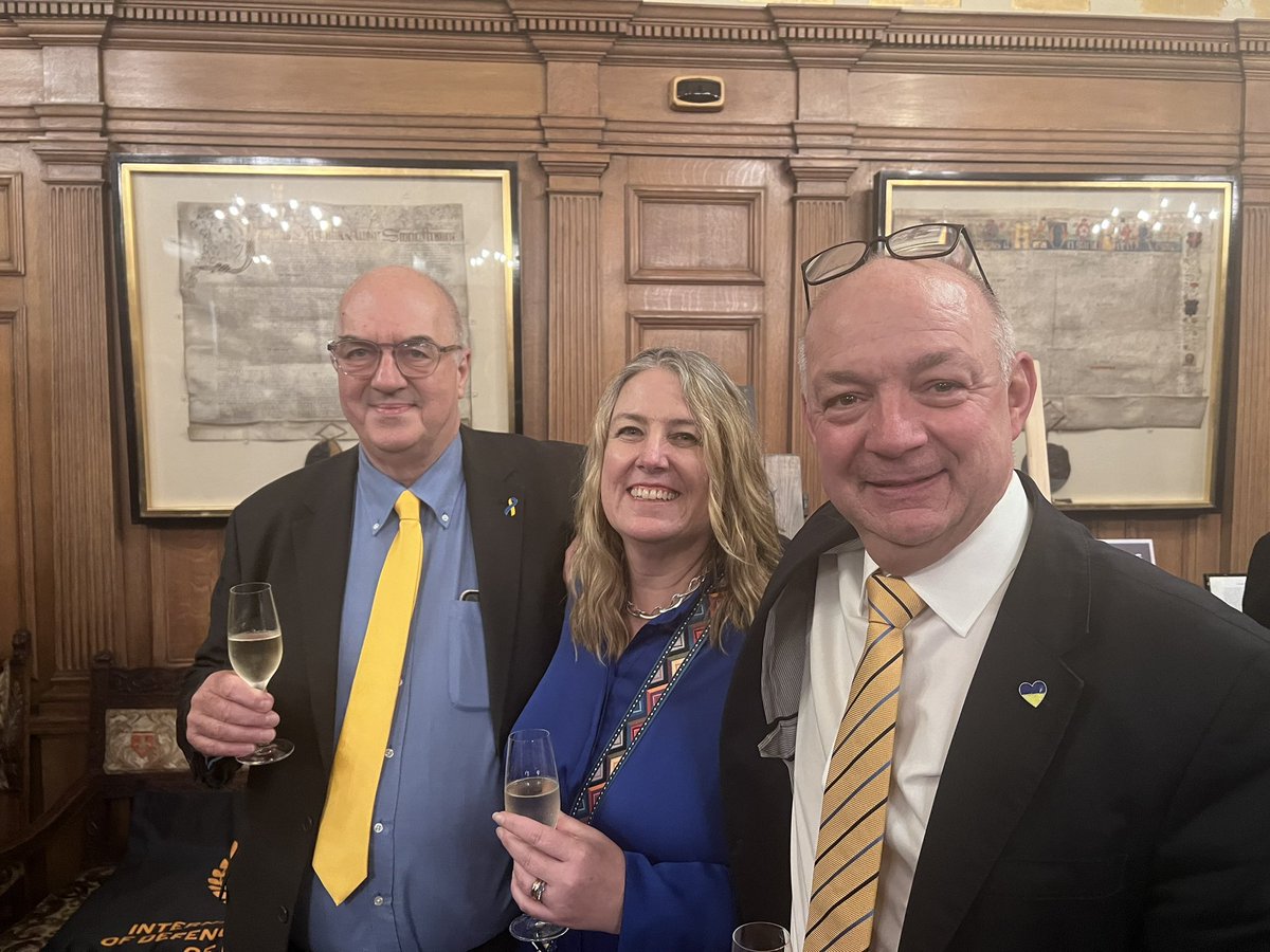 Lee Robertson FCSI FRSA (@leerobertson64) on Twitter photo Huge fan of everything that Phil, Shannon and DC are doing to help Ukraine. Here I am as their guest at the <a href="/BritUkrAid/">British-Ukrainian Aid</a> tenth anniversary dinner at Vintners Hall this evening. Very proud of you all. <a href="/PhilBillingham/">Phil Billingham</a> <a href="/davidcroziercfp/">David Crozier</a> Huge fan of everything that Phil, Shannon and DC are doing to help Ukraine. Here I am as their guest at the <a href="/BritUkrAid/">British-Ukrainian Aid</a> tenth anniversary dinner at Vintners Hall this evening. Very proud of you all. <a href="/PhilBillingham/">Phil Billingham</a> <a href="/davidcroziercfp/">David Crozier</a>