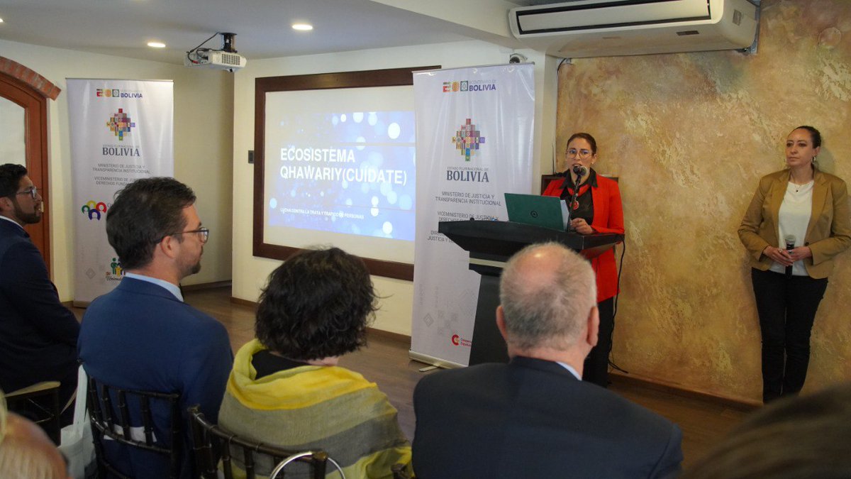 Emb. en Bolivia tweet media