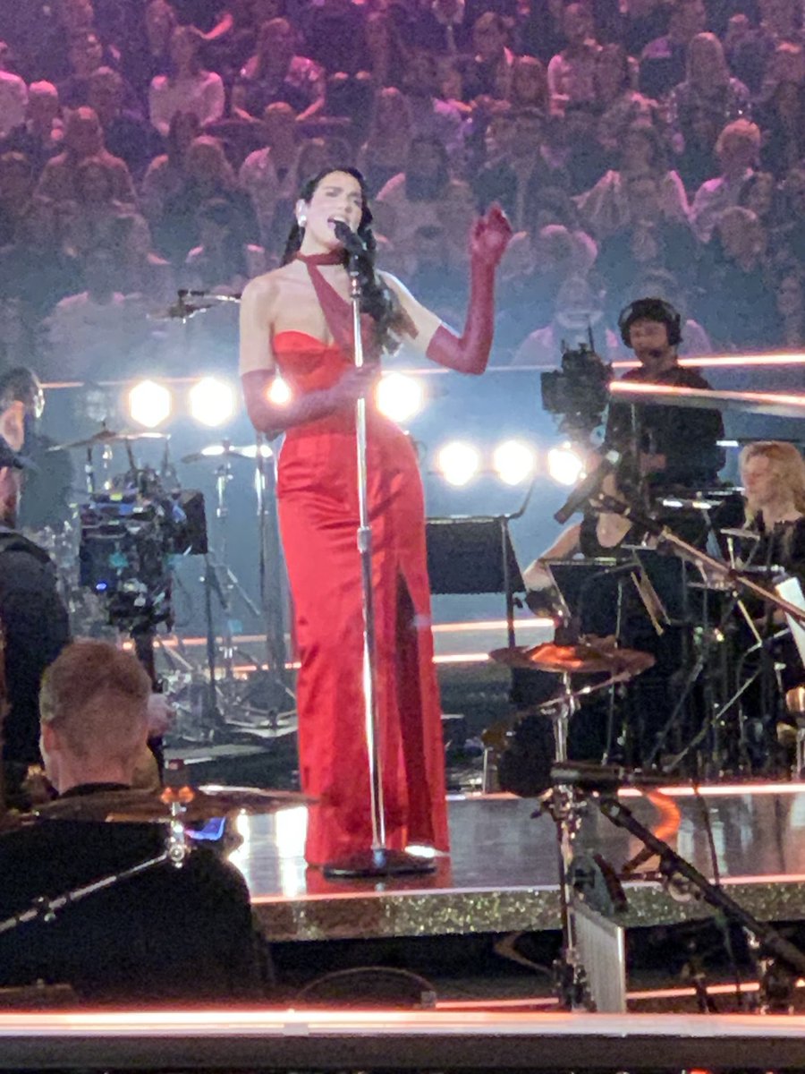 Dua Lipa just on fire tonight at the Royal Albert Hall! And then joined by Elton John no less! 👏🏼🔥👏🏼🔥