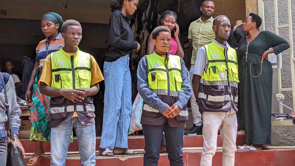 RYVCP_Kamembe's tweet photo. Kuri uyu wa Kane #RYVCP_Kamembe twakomeje ubukangurambaga bushishikariza abahurira mu mijyi, gare n'ahandi hagaragara urujya n'uruza; kugira umuco wo gukaraba intoki neza hirindwa indwara ya #Mpox na #marburgvirus! KWIRINDA #BIRUTA KWIVUZA! #Tujyanemo🤝🏾
@RwandaLocalGov
@RBCRwanda https://t.co/Z9mJZhCxE8