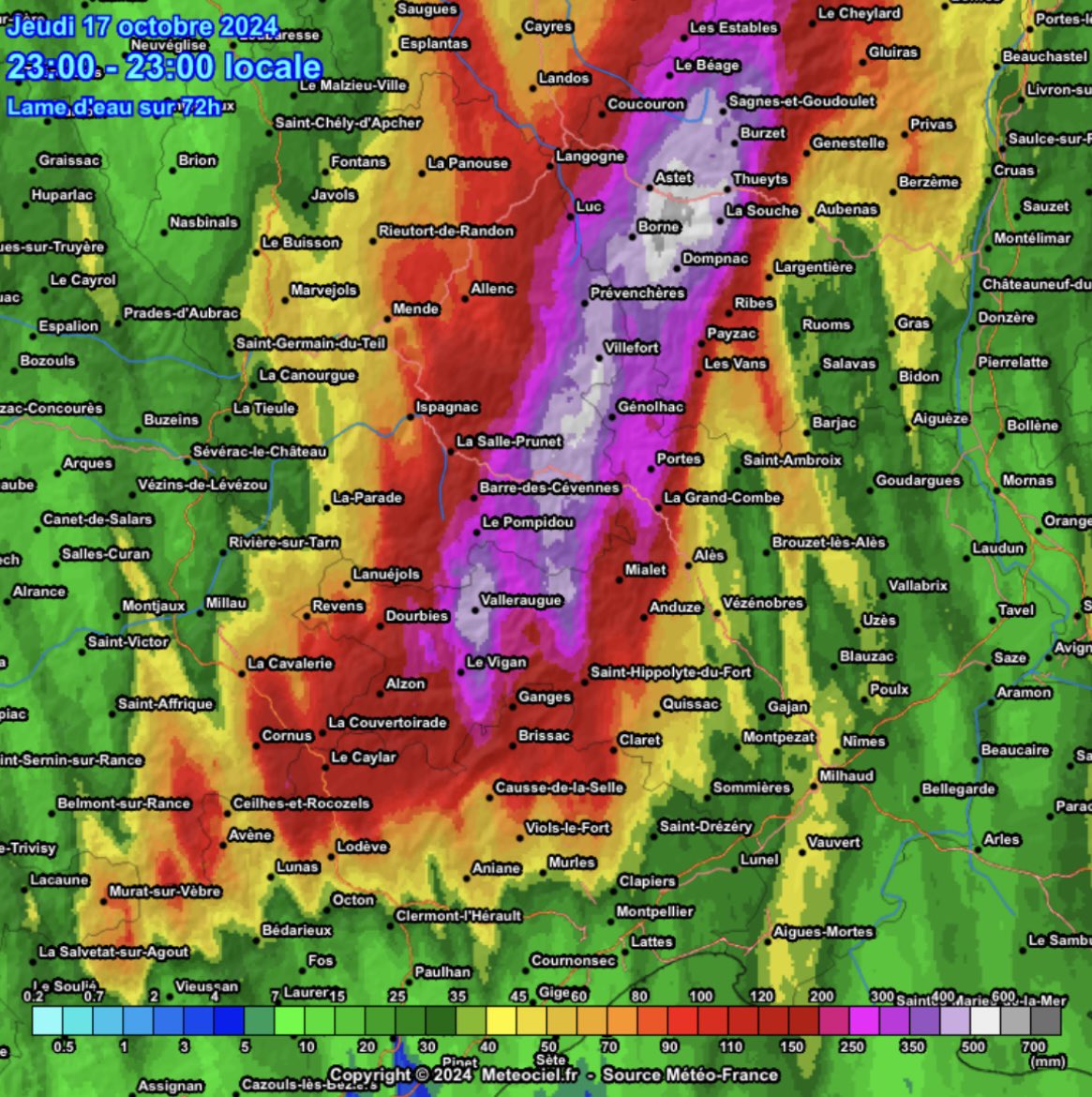 infoccitanie's tweet photo. L’épisode cévenol est terminé. Le pic de crue du Rhône est attendu d’ici la fin de nuit à Beaucaire. Jusqu’à 850 mm relevés localement en Cévennes en 48h… Le bilan à suivre demain ! Bonne nuit à vous 😴 #crues #inondations https://t.co/tdXur6auRi
