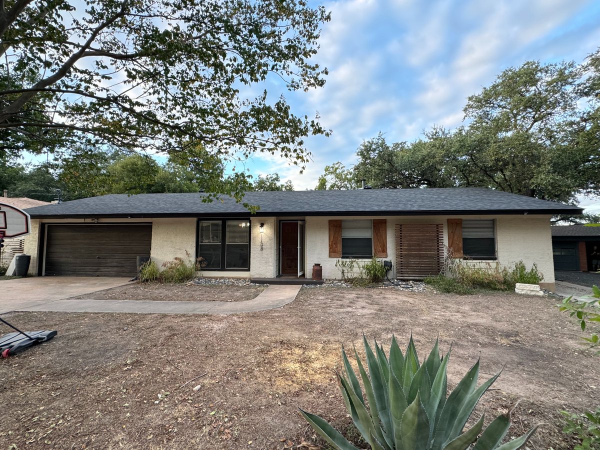 New roofs not only help to ensure the safety and wellbeing of your home, but they also significantly enhance its exterior appearance and aesthetic appeal.

If you're unsure of when your roof was last replaced, schedule a #freeinspection today:

RedOakATX.com

#atxroofer