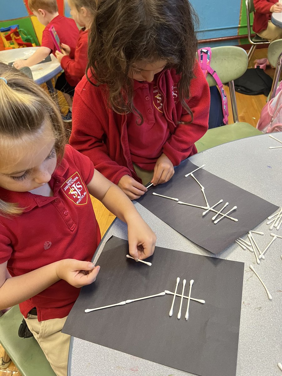 Ourbrightfutur1's tweet photo. Our Saint Joseph students are getting ready for Halloween! 💀☠️

#artsandcrafts #creativity #craft #crafts #skeletoncraft #skeleton #Halloweencraft #Halloween #OurBrightFuture https://t.co/o4EaayjSyj