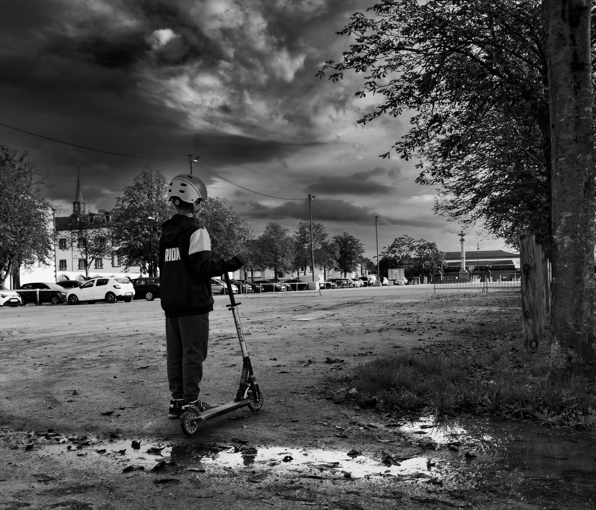 Absence of color can be so vibrant! 🌑 Black and White photos reveal our world differently. Share your beloved B&amp;W shots. #blackandwhite #photography #challenge. Retweet to keep contrast alive!