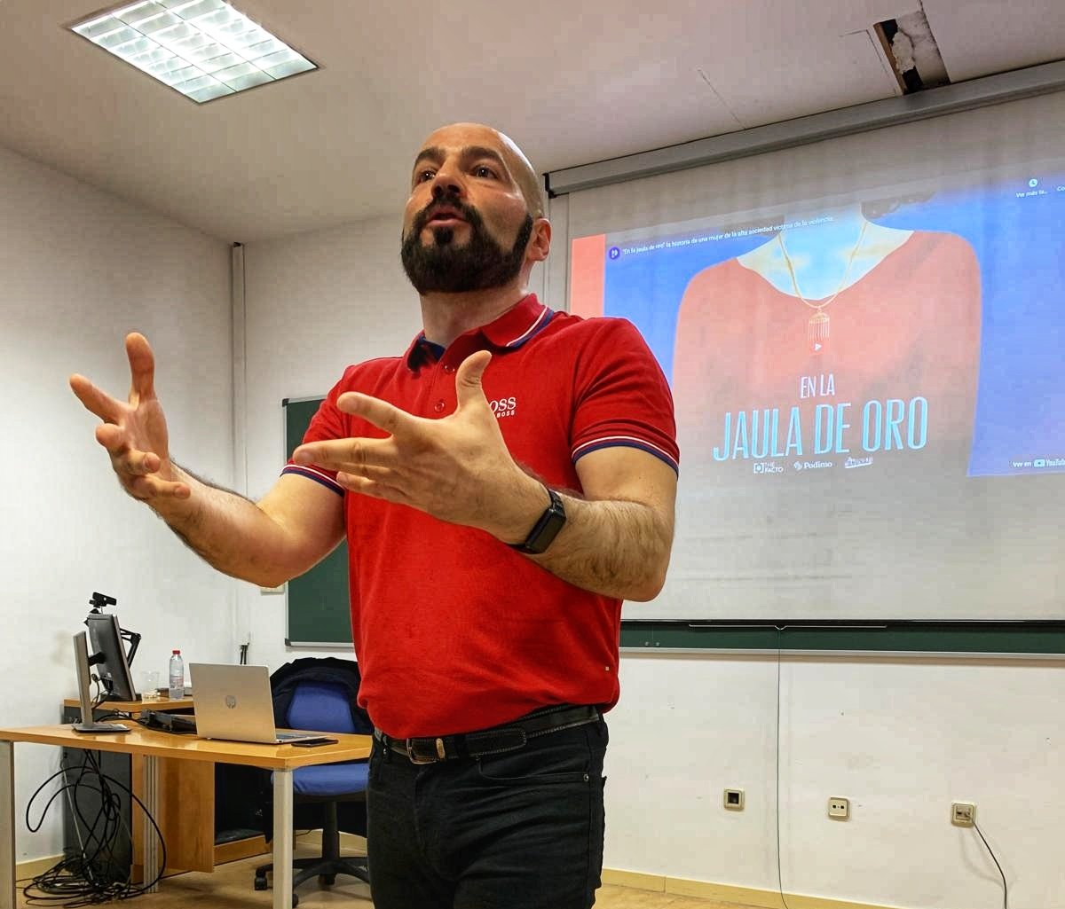 luisalcazarluis's tweet photo. Un placer haber participado en la jornada "Deconstruyendo el true crime" de la @urjc junto a @santiaguado1, David Orea y @aguspr89, compartiendo la experiencia de trabajos como Crimen en Primera Persona, (@tesseo_tv). https://t.co/FMAVxUaAAg