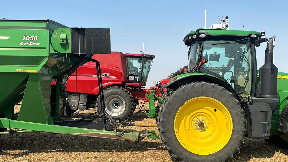 ModernAg_PS's tweet photo. Check out ModernAg's recent installation of the Outrun autonomous grain cart system! @ptx_trimble @outrunag #harvest24 #kansasagriculture https://t.co/BljFfiLpd8