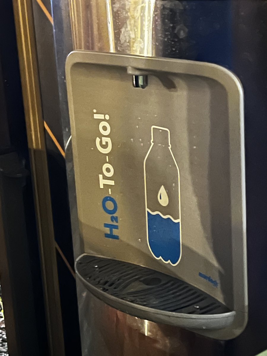 If <a href="/ChappellRoan/">Chappell Roan</a> did water fountains.