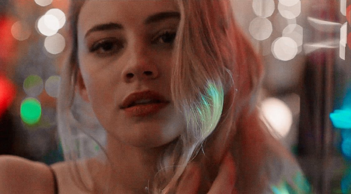 herophinendgame's tweet photo. Josephine Langford in this scene >>>>> https://t.co/LdL4FAZS3H