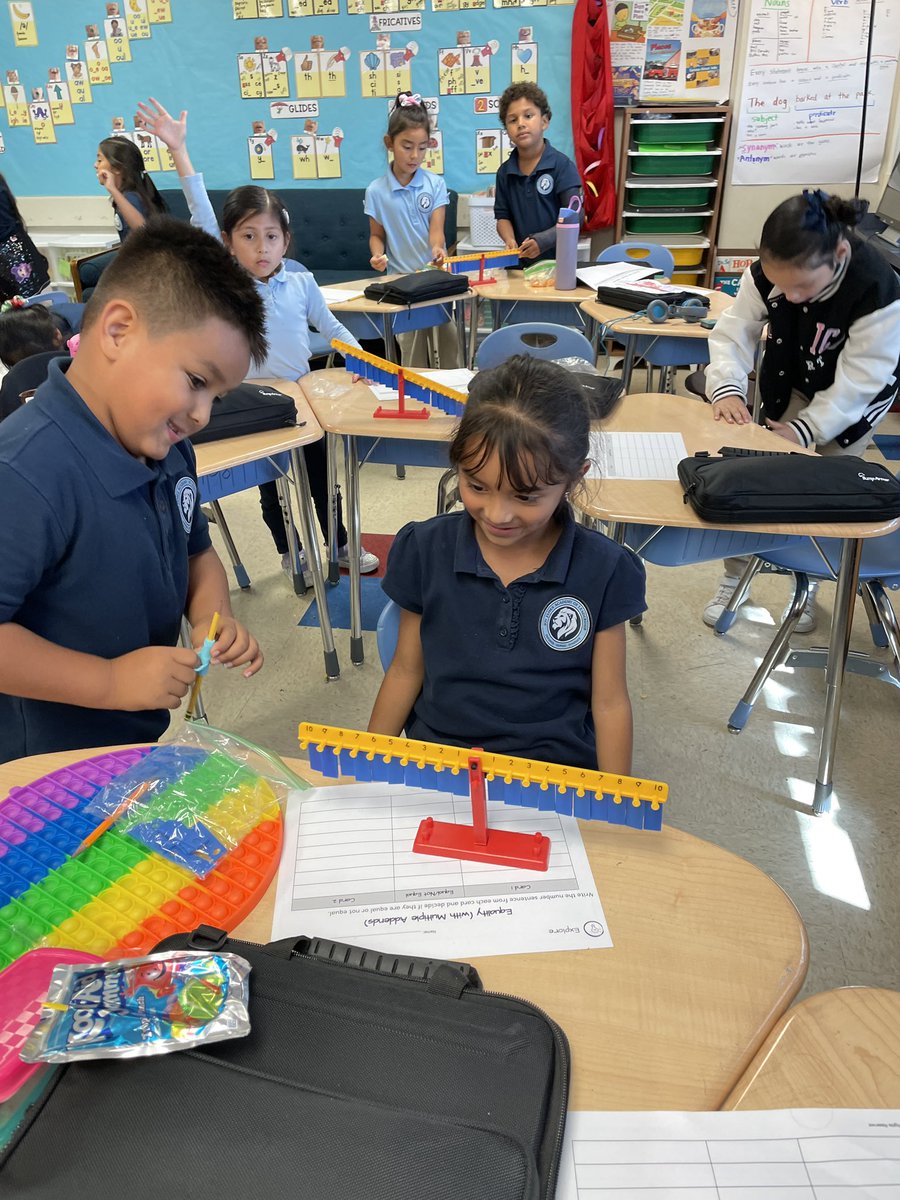 mrSpiveyTeaches's tweet image. Exploring what the equal sign means with scales. #leadit #jja #joyjames #castleberryisd #CISDGoForTheGold