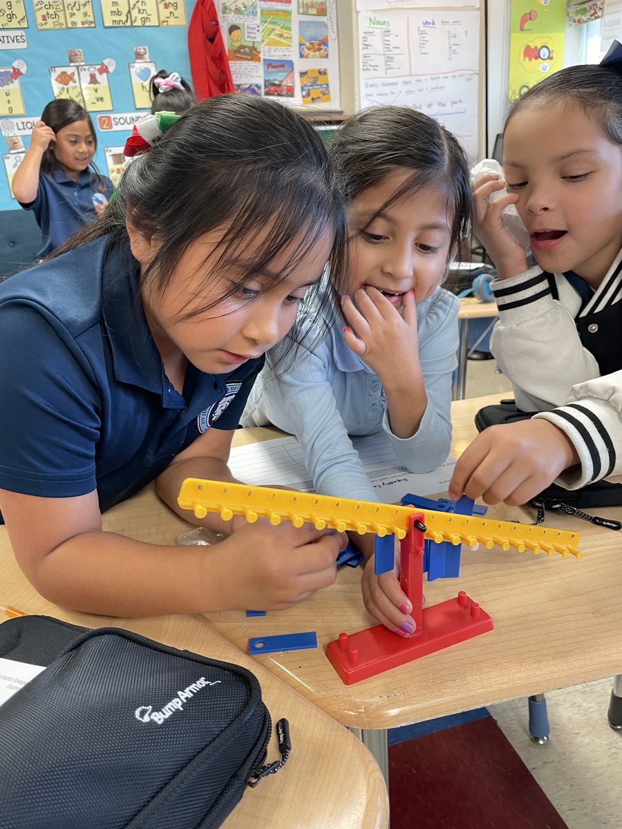 mrSpiveyTeaches's tweet image. Exploring what the equal sign means with scales. #leadit #jja #joyjames #castleberryisd #CISDGoForTheGold