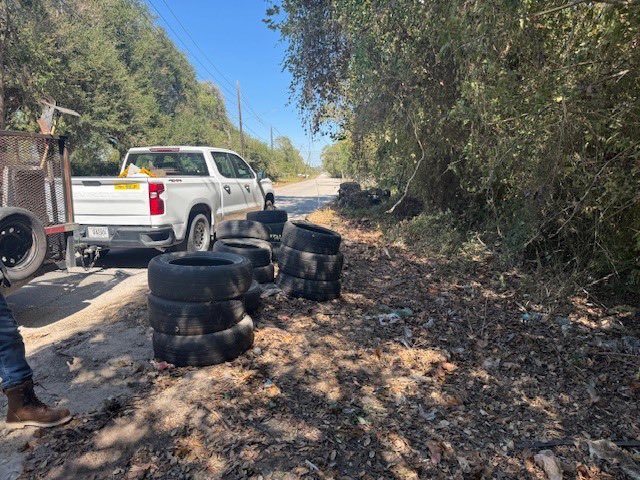 Our District K HOT Team removed over 150 tires along Blue Ridge Road in Fort Bend Houston. Illegal dumping harms our environment and puts our community at risk. Let’s continue to work together to stop illegal dumping and protect our communities.