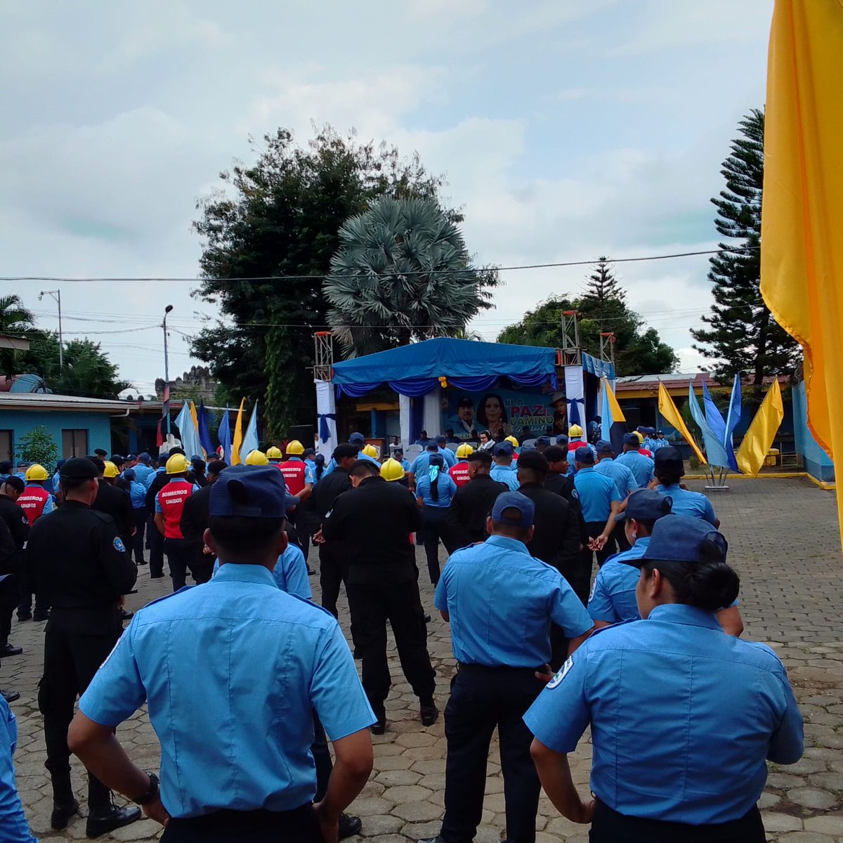#Masaya, Autoridades Gubernamentales realizaron Acto de Ascensos en Grado a oficiales de Policia, Ministerio del Interior y  Bomberos; en conmemoración del 45° Aniversario de la fundación del Ministerio del Interior y la Policía Nacional👮‍♀️👮‍♂️👏

#OctubreVictorioso