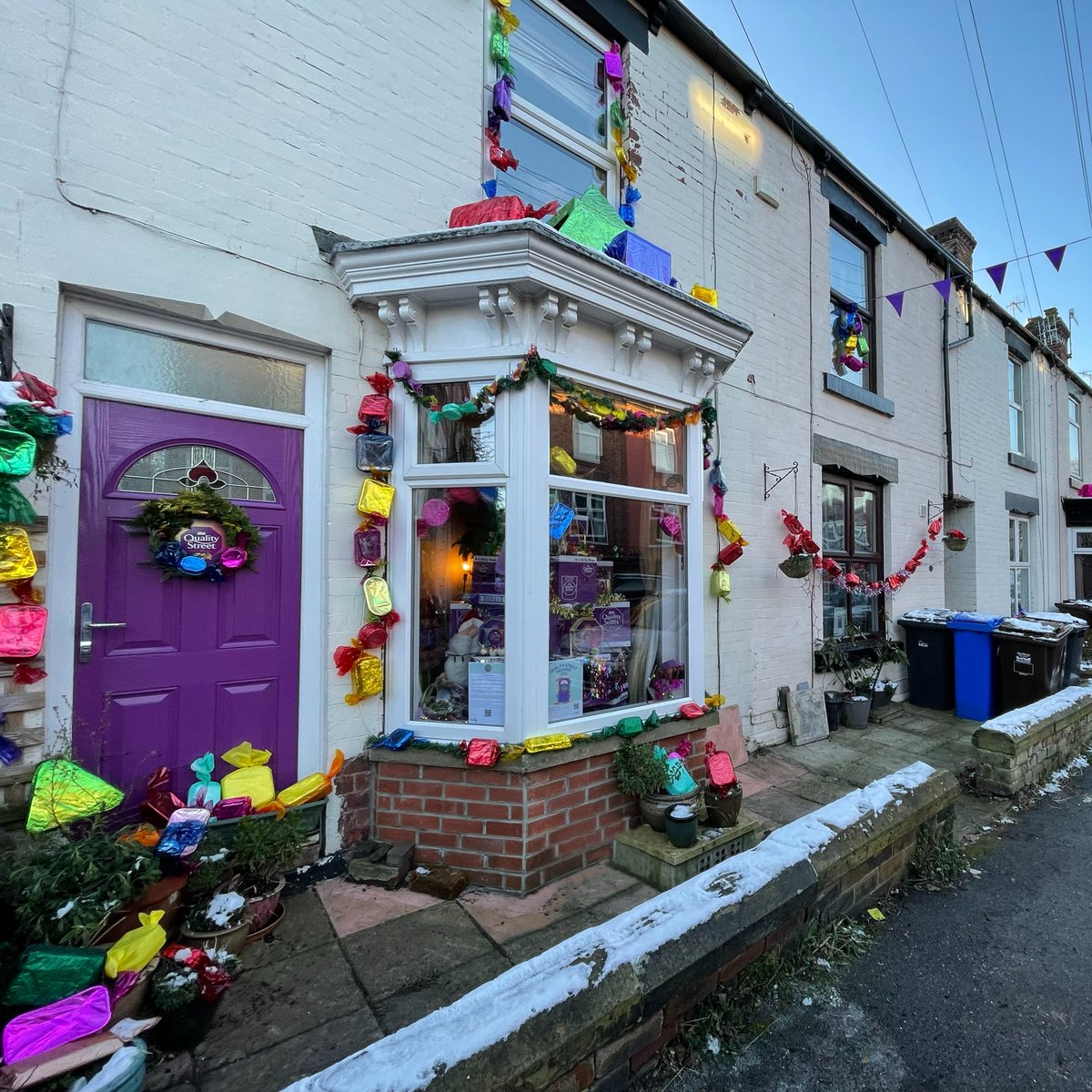 JustGiving's tweet photo. It's #ChocolateWeek ๐ซ
We're throwing it back to when Sheffield locals turned their homes into a real-life Quality Street ๐ฌ
... and raised thousands for @S6Foodbank!
Find out more ๐
https://t.co/kSvvtSNZnF
@QualityStreetUK https://t.co/TLyviKEtP5