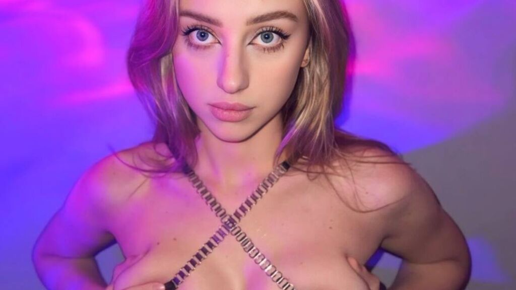 webkeyhole's tweet photo. LexaCoy LIVE Shows on @WebKeyhole - Hello my sweeties, I'm Alex! Just recently here and I would like to get closer to you, because you want this...

Join Me: https://t.co/TQ4m7KKM8c

#LexaCoy #webkeyhole #livecam #livewebcam #camgirls #nsfw @Subzero_26 @M6969Xx @Bmore_horny https://t.co/e6vSQlRFfr