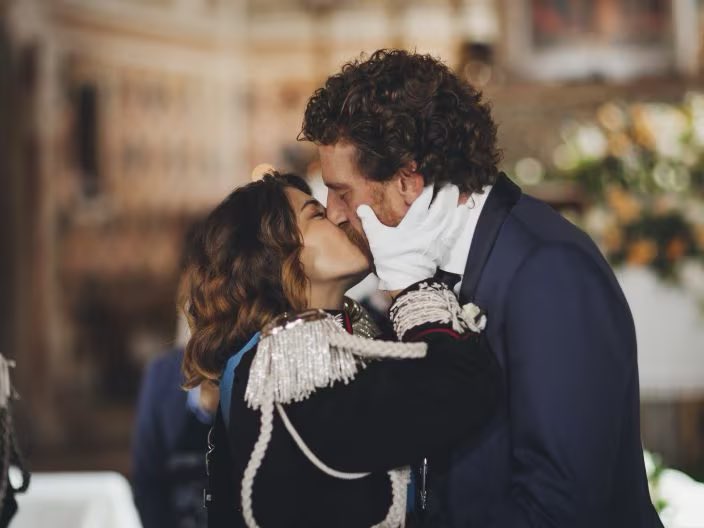 Cinguetterai's tweet photo. Anna Olivieri e Marco Nardi sono finalmente sposi!

#DonMatteo14 #DonMatteo https://t.co/aKi1QzRNqR