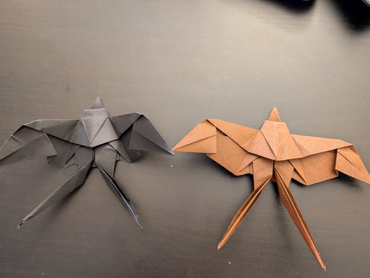 IceyDerg's tweet photo. Birdtober number 16 and 17!

Two more sparrows, last of these I think
kinda wanna try another model we shall see!

#origami #birdtober #sparrow https://t.co/tGzkmSIiGi