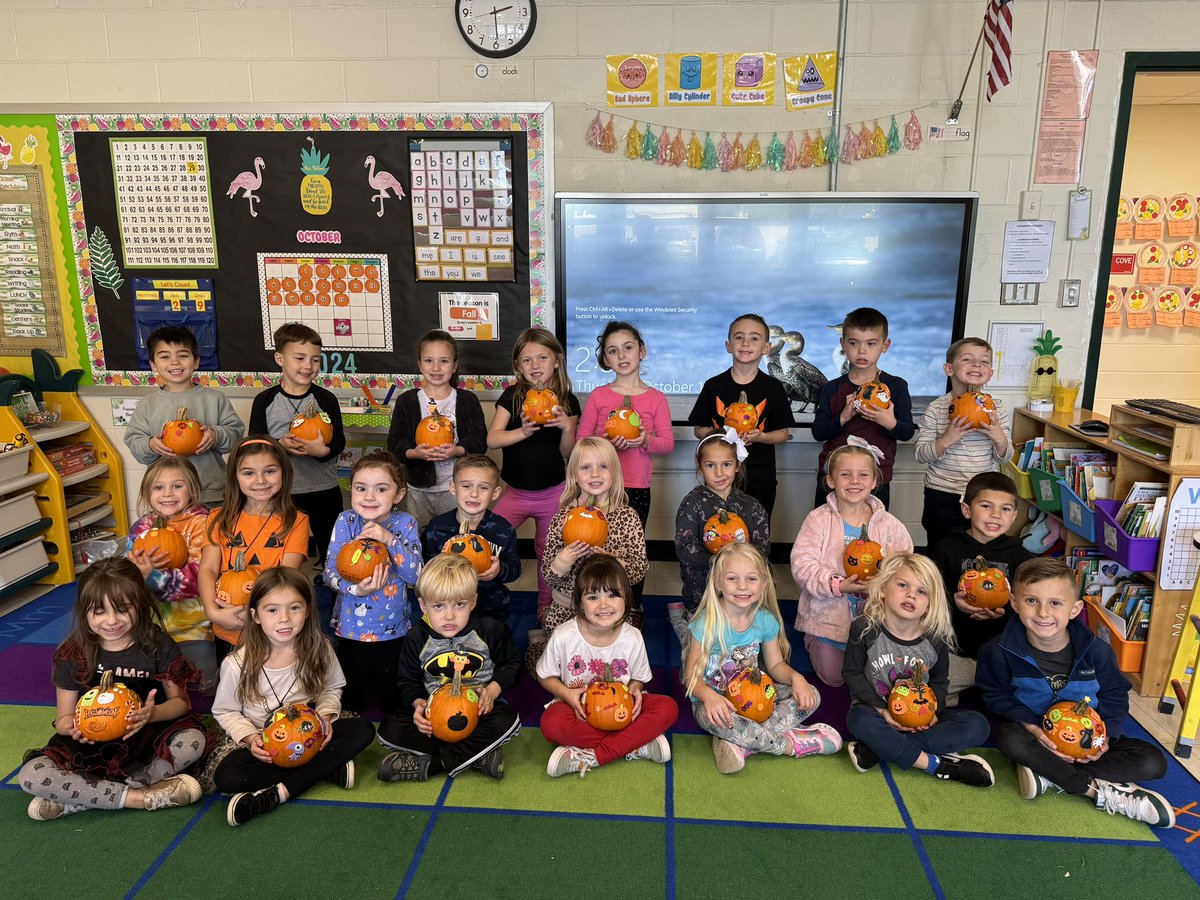 Our <a href="/SDSPTO/">SDS PTO</a> strikes again! Thank you for a great Pumpkin Patch! 🎃

Outside photo ➡️ we tried 🤣
Inside photo ➡️ take 2 🧡
