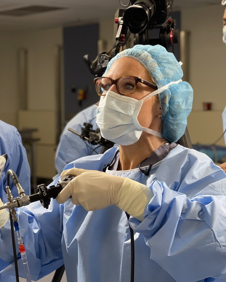 👩🏼‍⚕️ As a surgeon, I have many roles to play, operating, researching, diagnosing and treating patients, presenting and publishing, sports coverage, teaching future surgeons and today…
✨ Assisting in the development of new orthopaedic products and techniques.