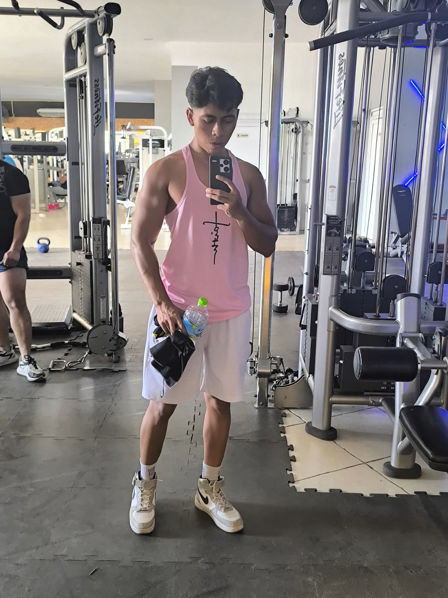 rishymaciel's tweet photo. 🏋️🏋️🏋️🏋️ https://t.co/gwIlVoduFq