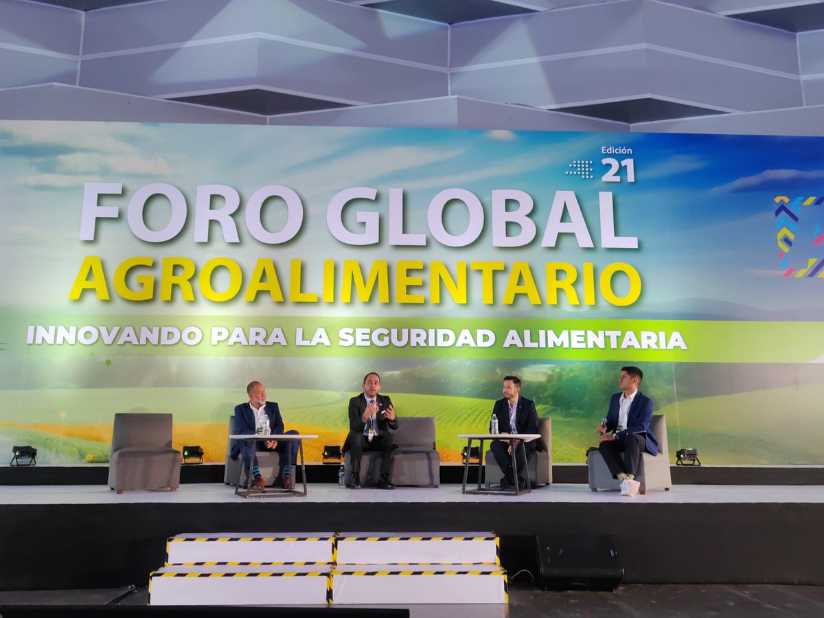 ForoGlobalAgro's tweet photo. ¡Concluye el excelente Panel I del #FGA2024! 🎉
Bajo el título "De lo tradicional a lo vanguardista: transitando hacia una agricultura sostenible," los panelistas destacaron la importancia de la agricultura sostenible como pilar para garantizar la seguridad alimentaria global. https://t.co/jeaY9GOYMz