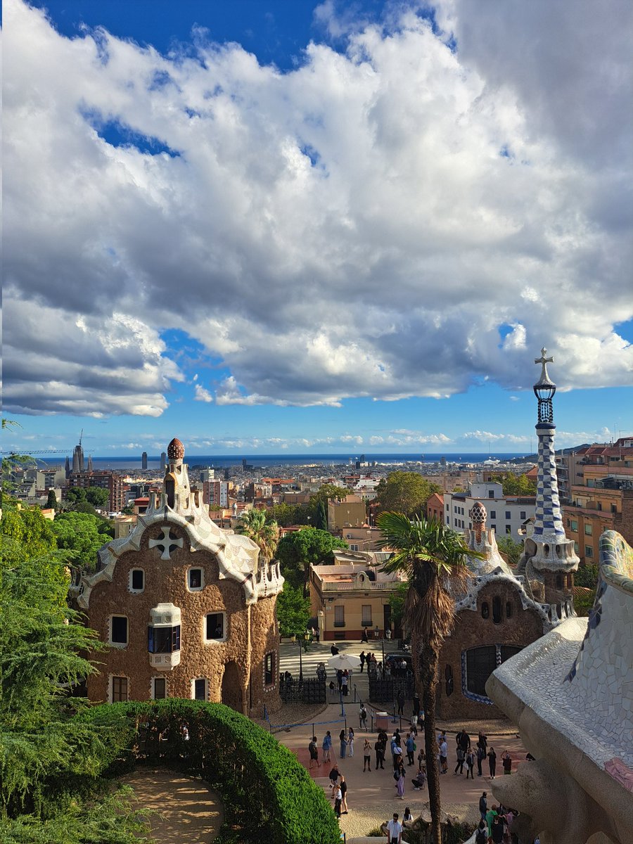 FHS_MFL's tweet photo. A busy Thursday in Barcelona: Sagrada Familia, the port and Parc Guell. #fhsbarcelona24 https://t.co/OjwNZs1RNr