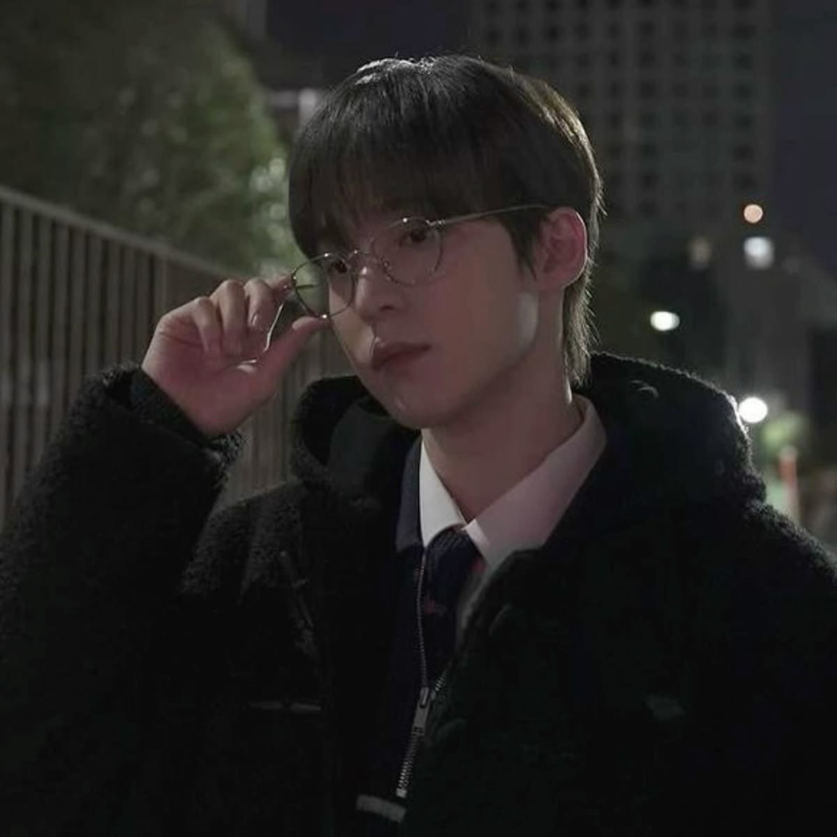 jjk_124's tweet photo. nsfvv yvng! 🔞
perv yvnh, college student m!ng // st@lker/"secret admirer", pcrn with plot
cw// !! light st@lking, throat fvcking, DIY bond@ge, degrading, mentions of st@lking !!
Please censor names in interactions https://t.co/mUYhGJBPcH