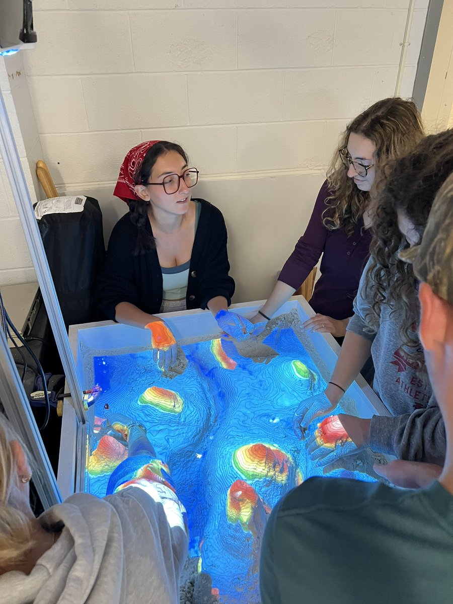 H2O_Soni's tweet image. Thursday #fieldfun emulated in lab. We simulated Ag practice impacts, storm surge, coastal vulnerabilities, gorges, rivers etc in my #Watershed #Hydrology &amp;amp; Mgt class #URITweets #PradhanangLab @universityofri @URI_GEO @uricels @EmriverModel #Sandbox #AugmentedReality #topography