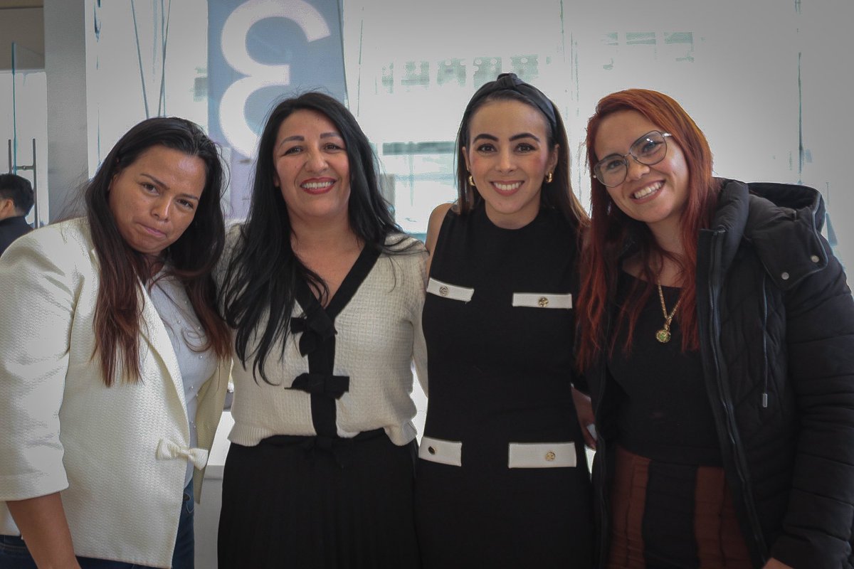 ¡Car, muchas felicidades por tu 3er Informe y por estos #3AñosUniendoCorazones, tu labor al frente del DIF Estatal es admirable. 🩵👏🏻

#3erInformeDIF 
#3AñosAbrazandoVida