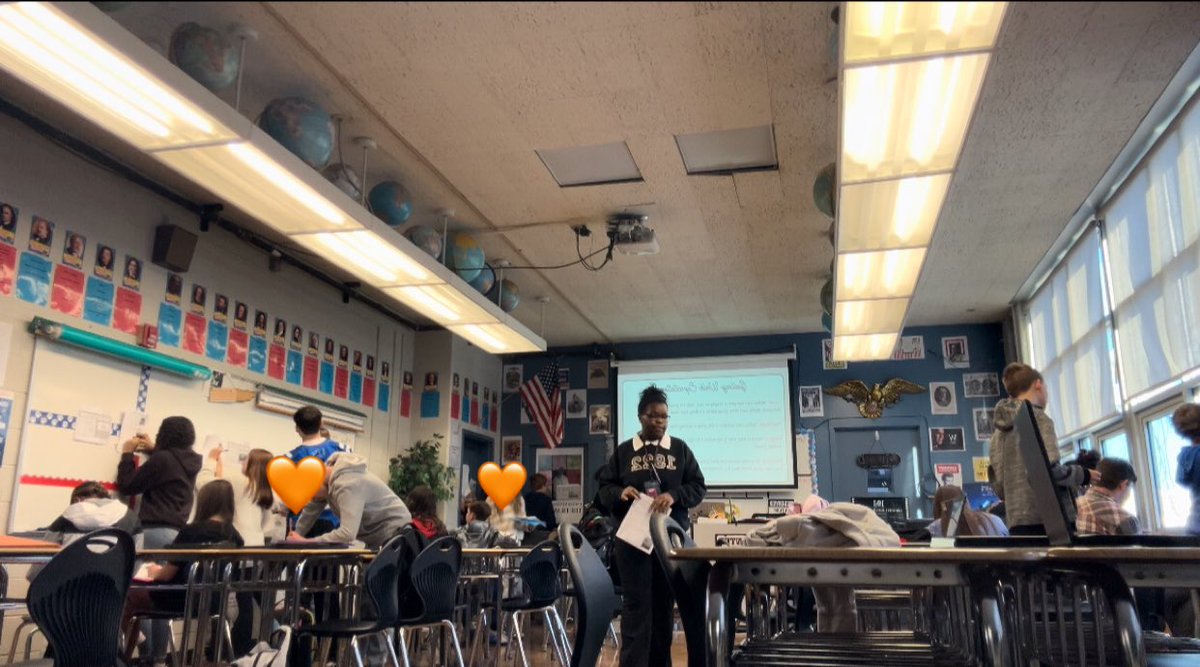 MsRobeysClass's tweet photo. Taught a lesson on the causes of the Revolutionary War today! Started with a post-it note bell ringer, then had students do a gallery walk to discuss key events like Lexington &amp; Concord, the Tea Act, Common Sense, and the Declaration of Independence. https://t.co/aopoQ0pC1E